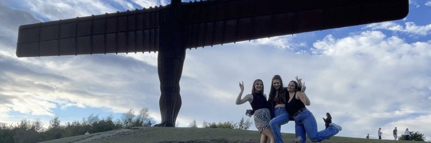 Em_L_98's profile banner image
