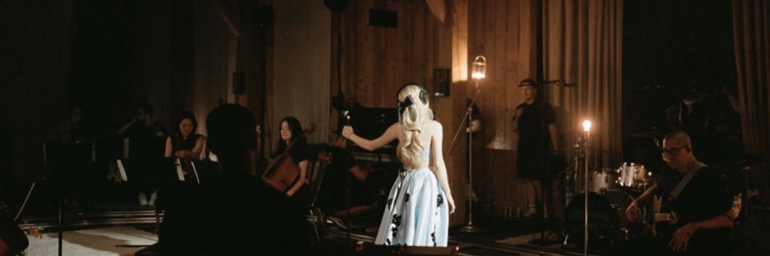 clara is seeing ariana ⊬ banner