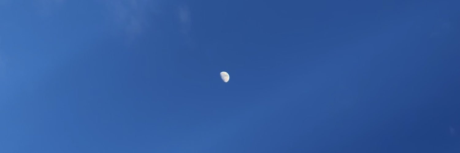 c_hrl_e's profile banner image