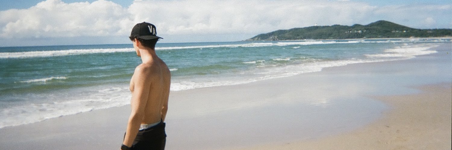 yanis banner