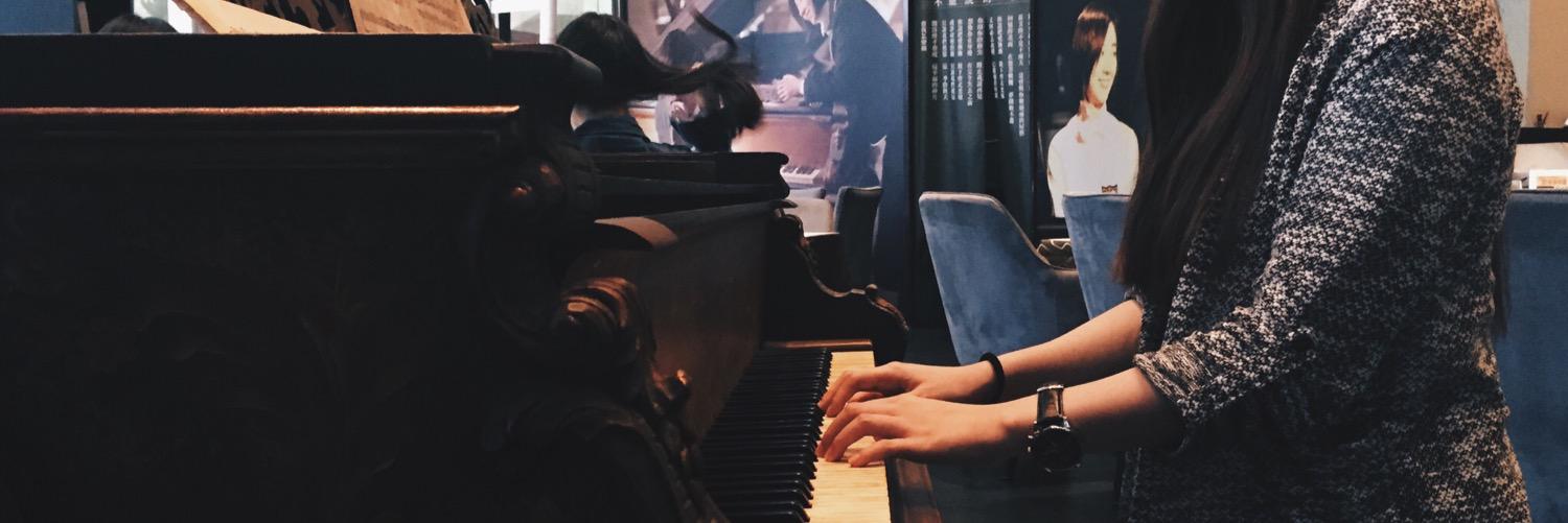 vivientmy's profile banner image