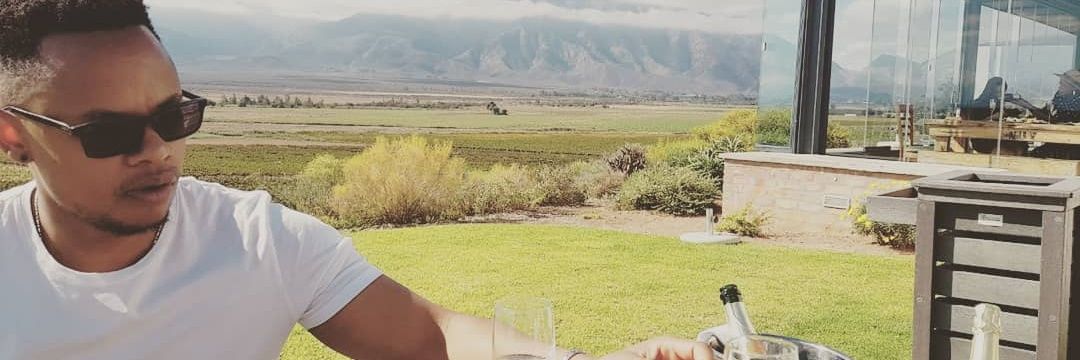 esletsie's profile banner image
