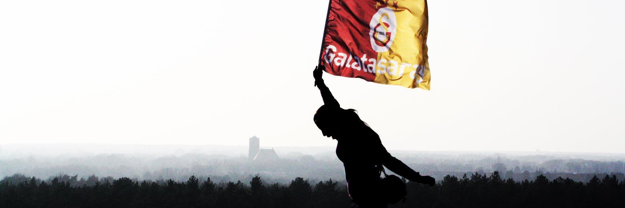 eRnozden's profile banner image