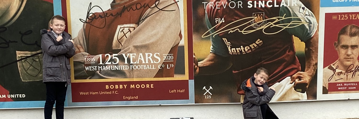 lee hands 父 banner