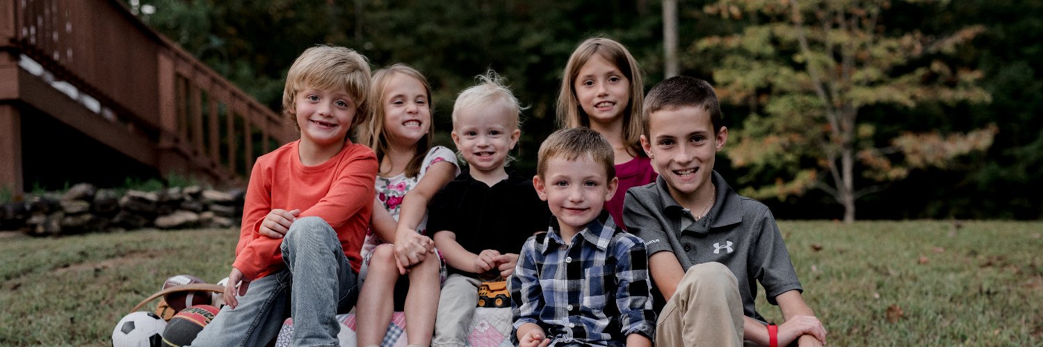 Ninnieof4's profile banner image