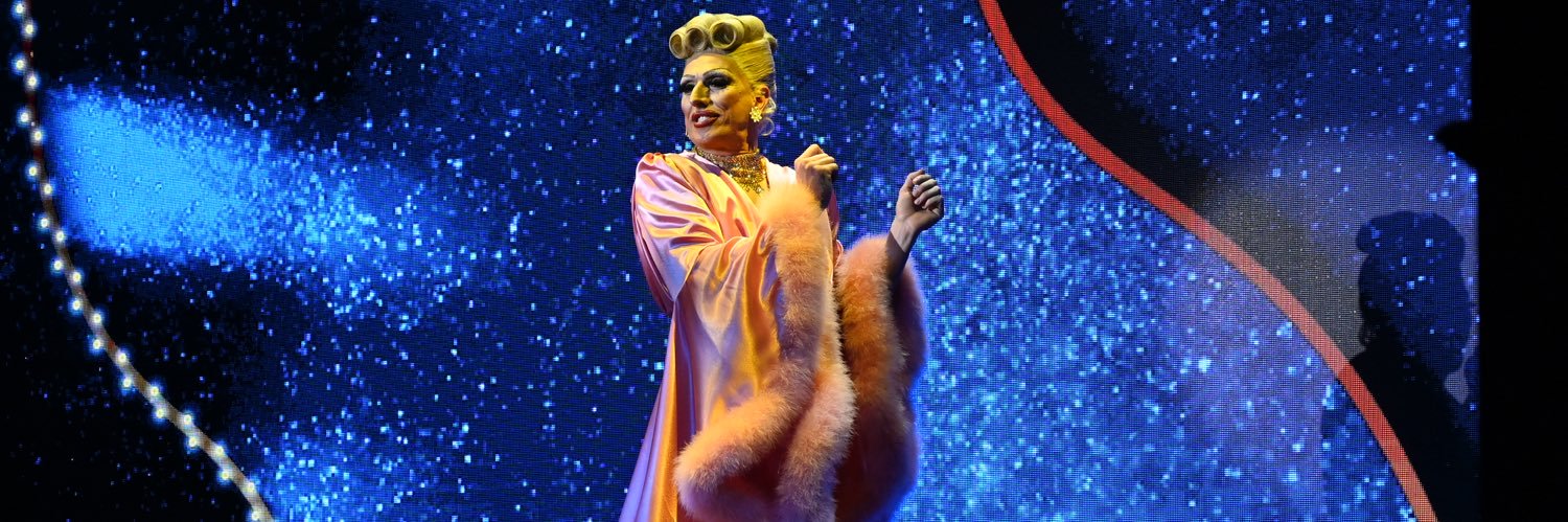 its DANNI DEE banner