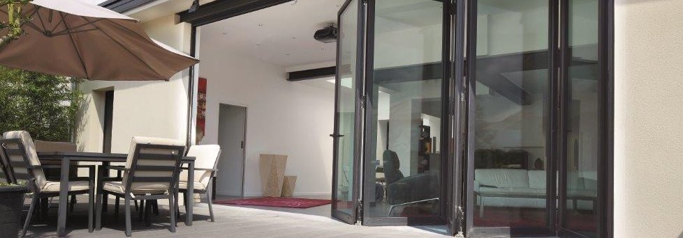 Vista Frames Hull Ltd banner