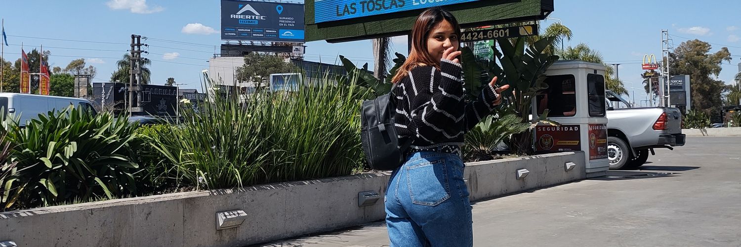 danielacrvo's profile banner image