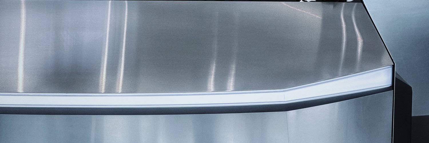 derechtemilan's profile banner image