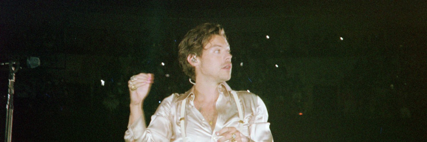 helloitsless's profile banner image