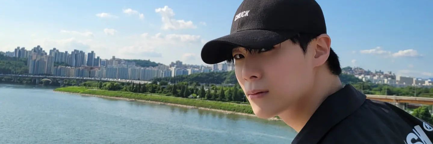 moonbinIy's profile banner image