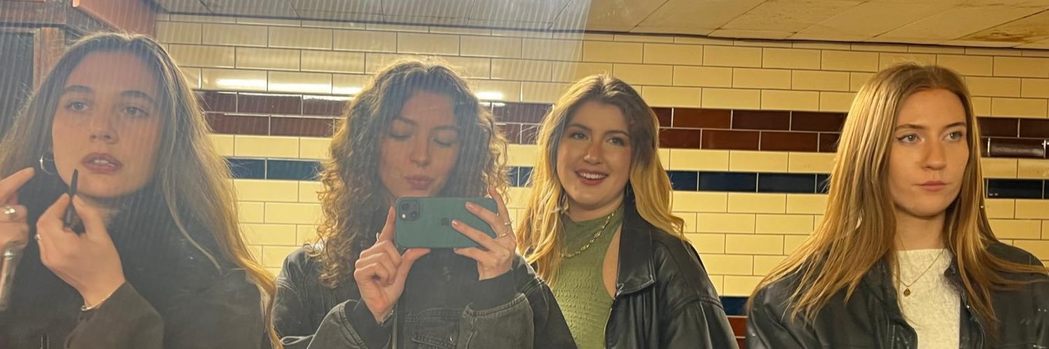 its_phoebe_'s profile banner image