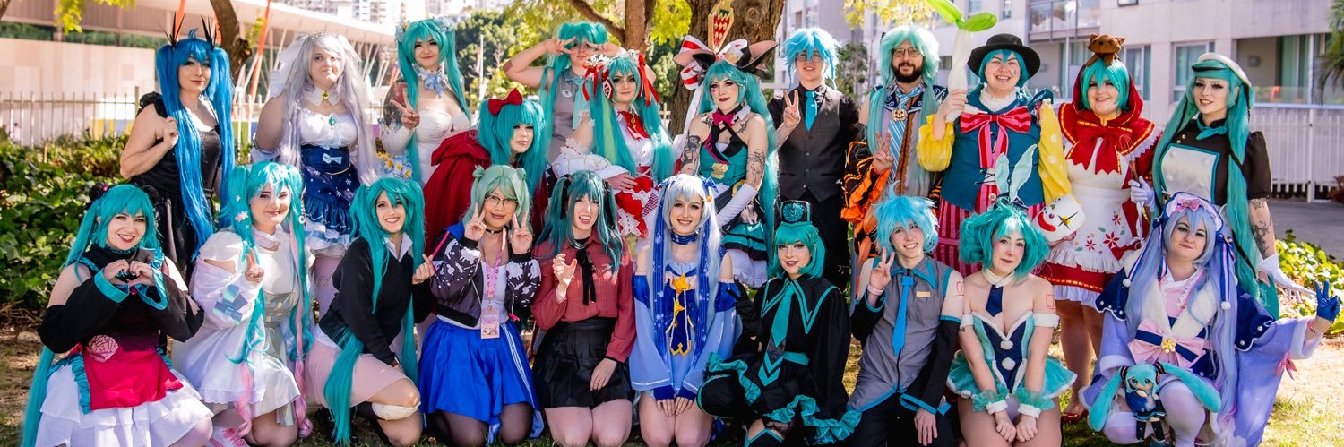 sarah tonin 🍓🎀 banner