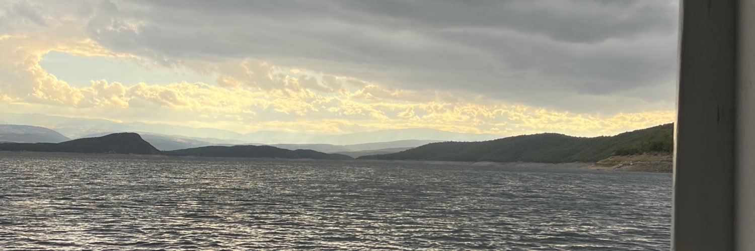 banutatt's profile banner image