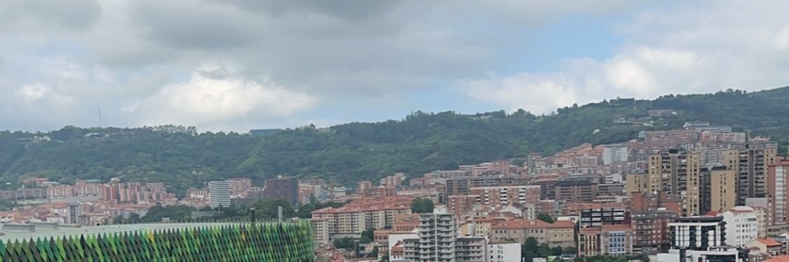 G banner