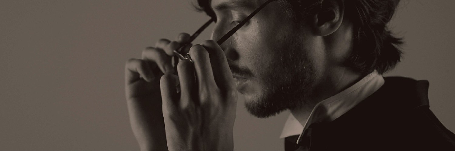 usholic's profile banner image