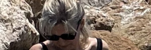 Rosa_dEss Profile Banner