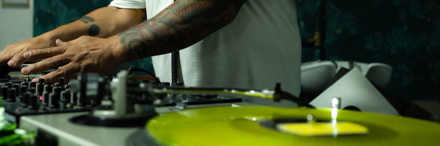 handsnotguns's profile banner image