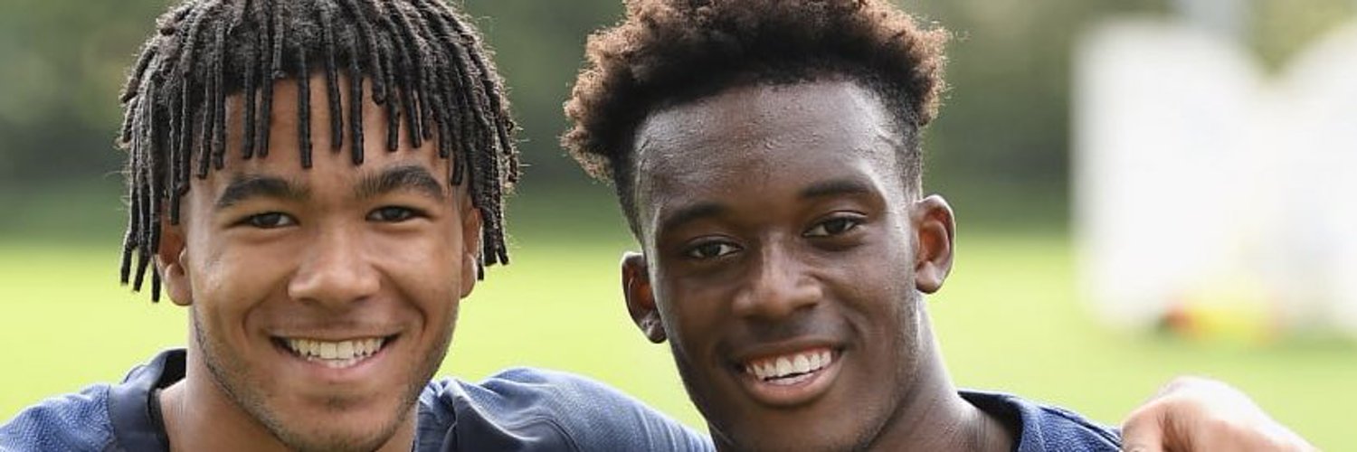 Форма леброна джеймса кливленд. Kyle kuzma and kobe bryant. James are. Джеймс блант. Erinmarleyklay.