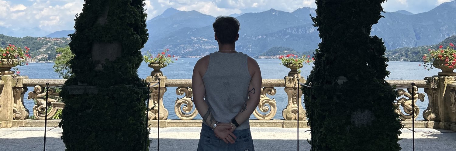 luushezz's profile banner image