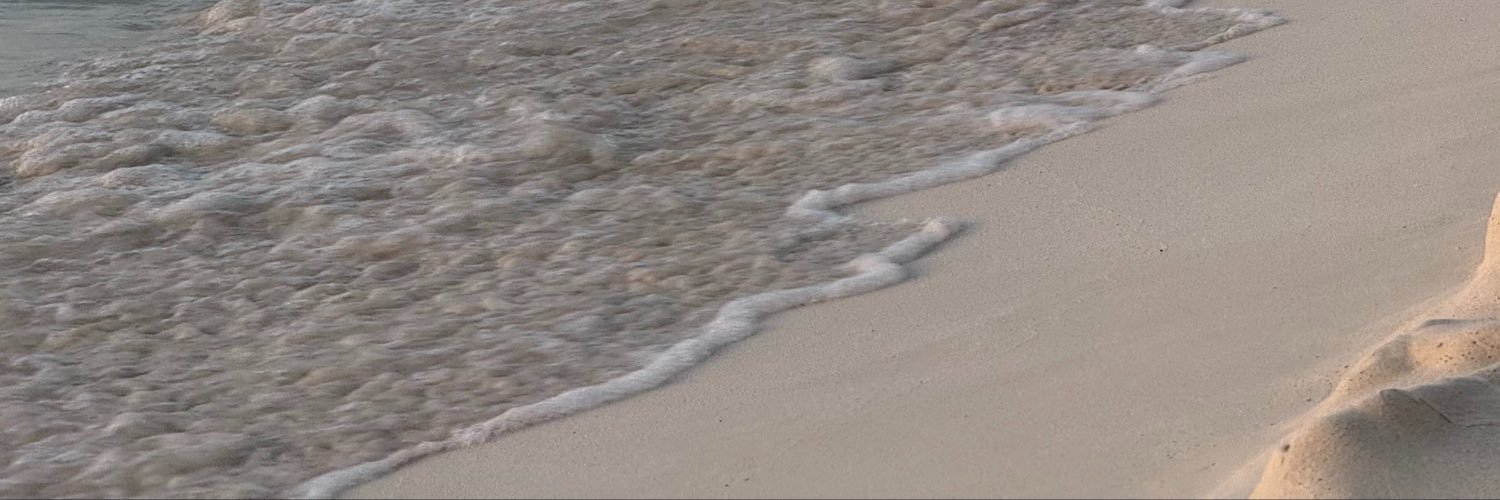 Constanzaesq_'s profile banner image