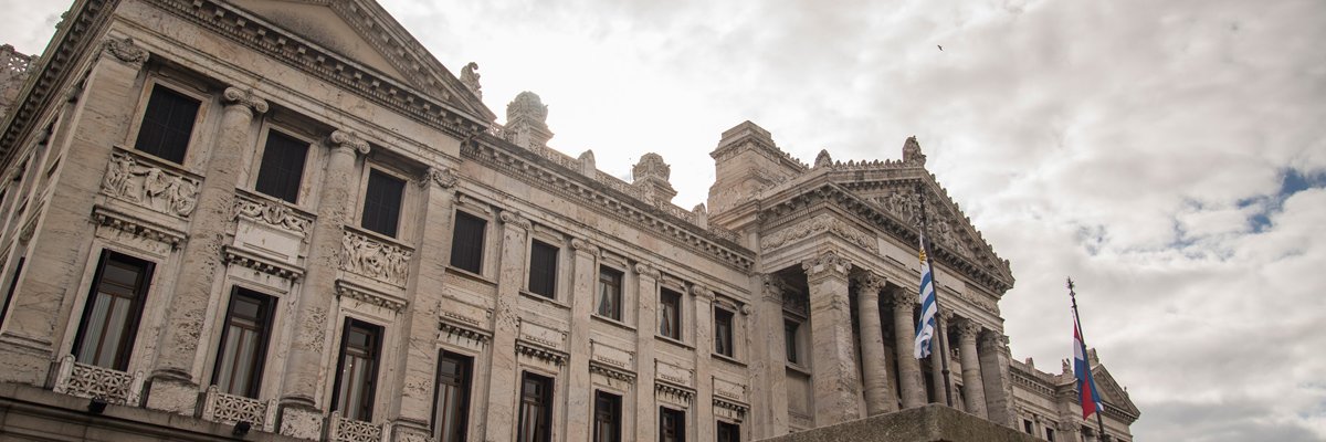 Parlamento del Uruguay's banner