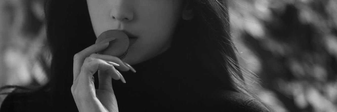 𝒄𝒍𝒐𝒓𝒊𝒏𝒅𝒂 𝒐𝒑𝒂𝒍𝒊𝒏𝒆. banner