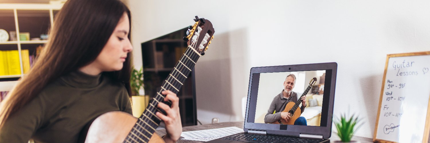 Ноты для детей. Музыки уроки проходят в. Школьная доска с нотами. Музыки уроки проходят в. Дистанционное обучение музыке.