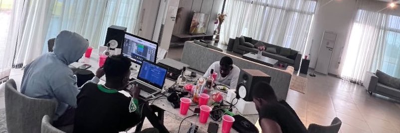 ƬΉΣ VIBΣ ΣПGIПΣ 🤖's banner