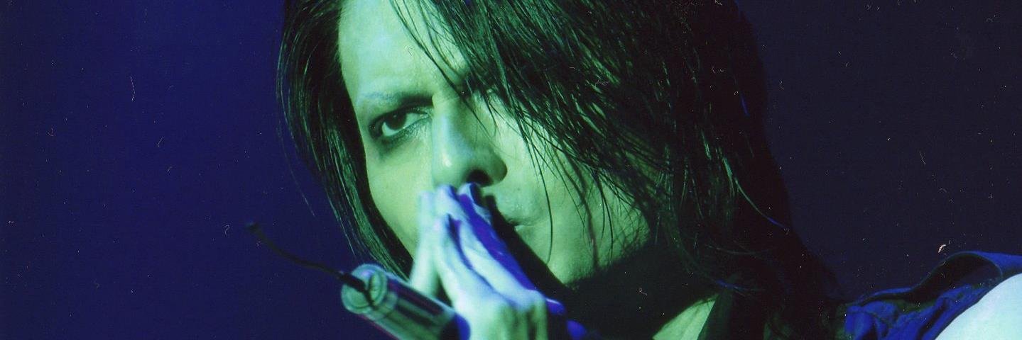 yue37's profile banner image