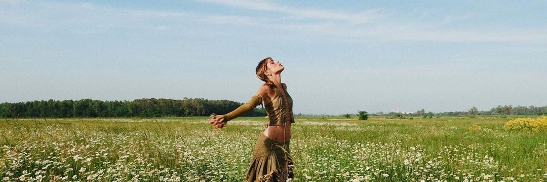 Mery🌌🦋🤍 banner