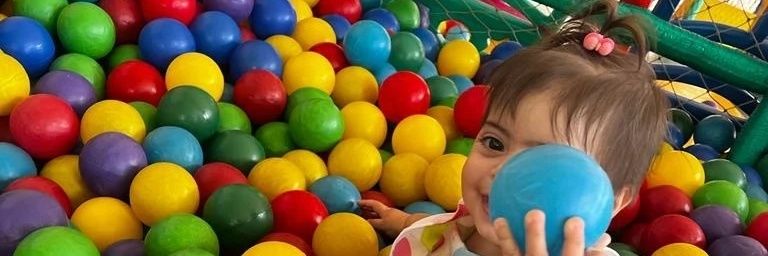 DEBINHA417's profile banner image
