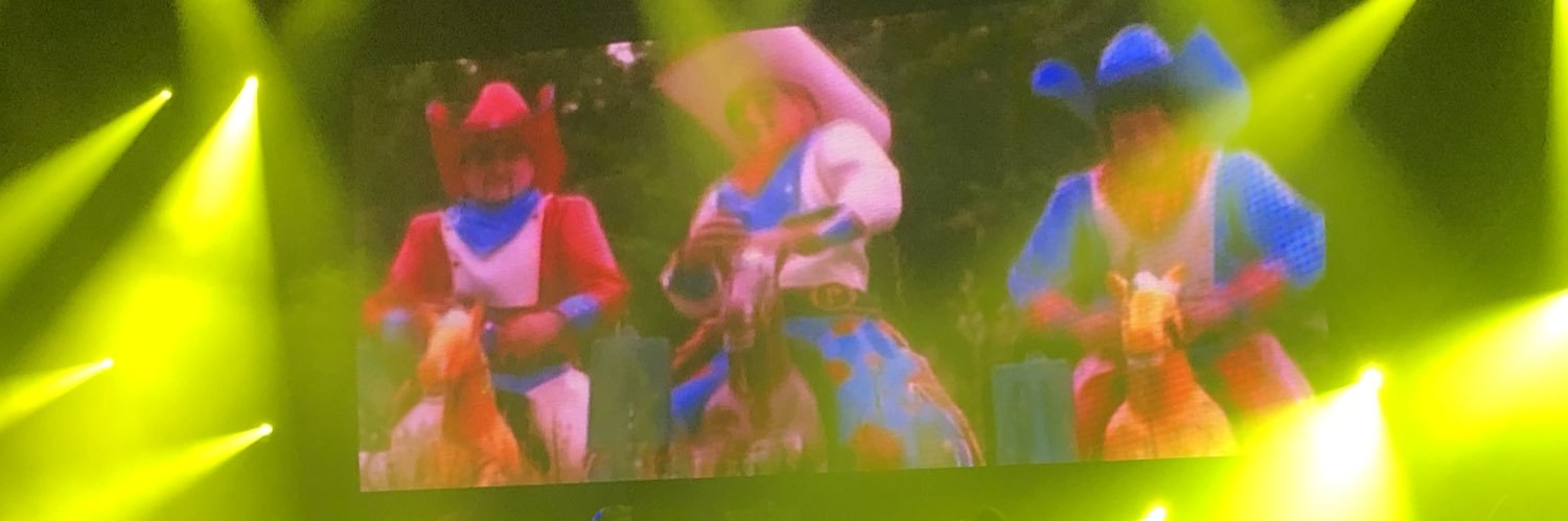 me banner
