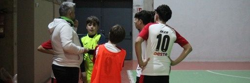 Tony Gómez banner