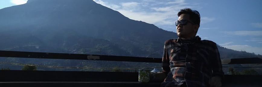 yanoew's profile banner image