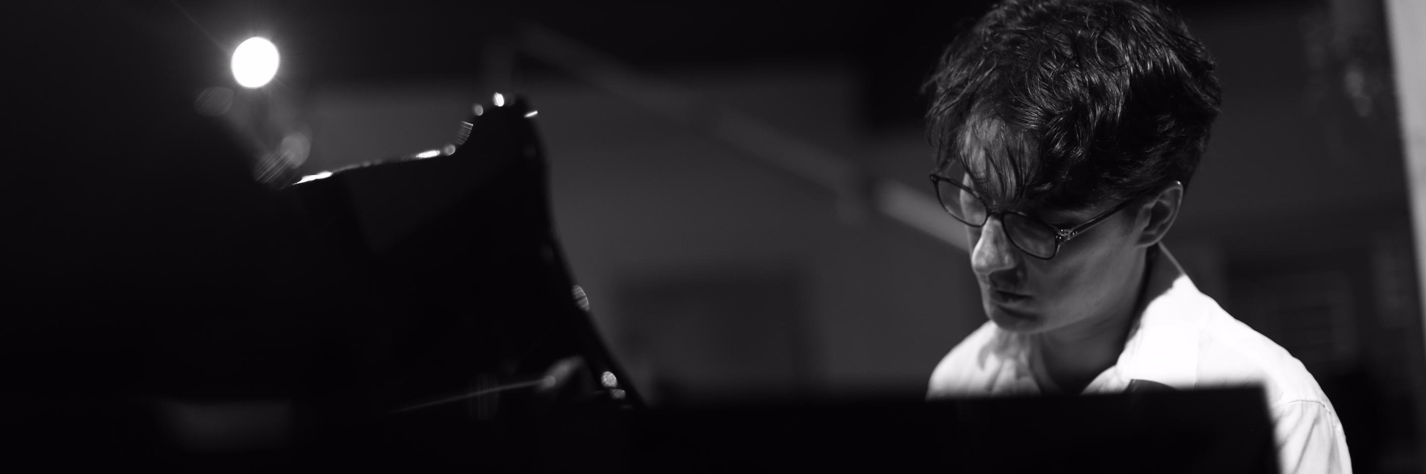 vitorpiano's profile banner image