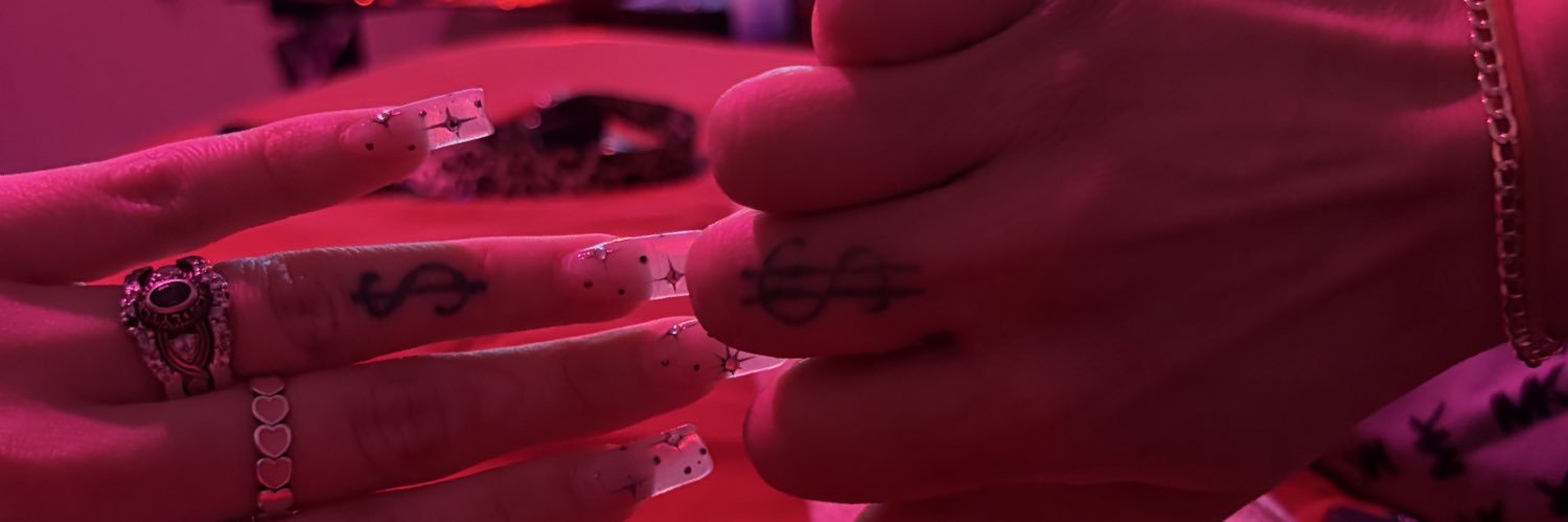 444naanii's profile banner image