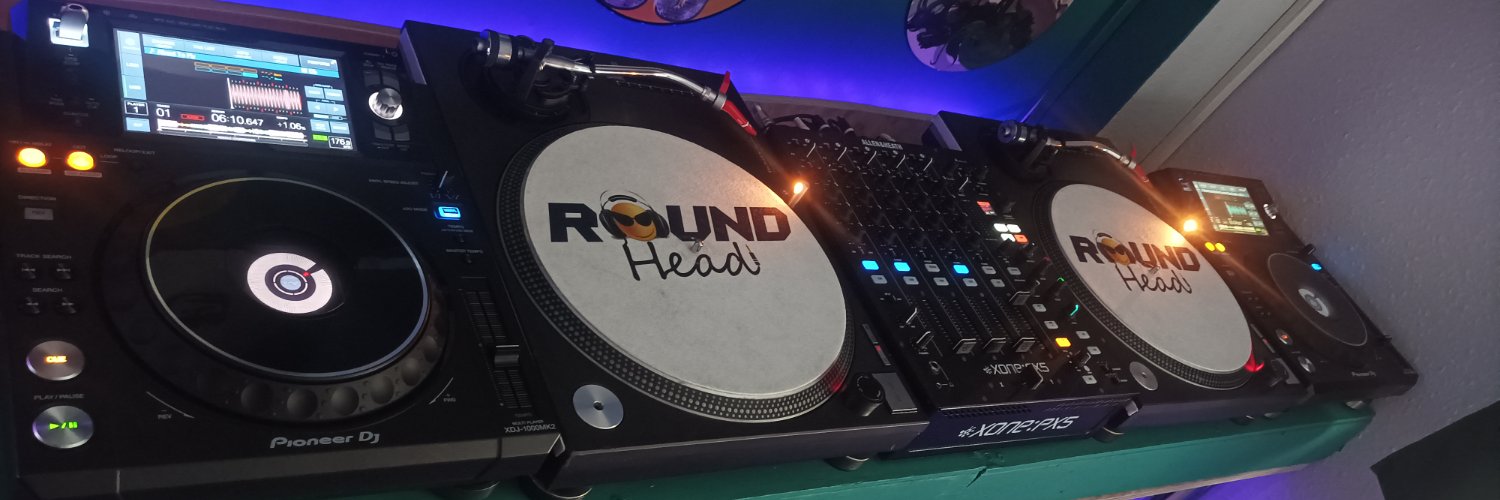 RoundHead banner