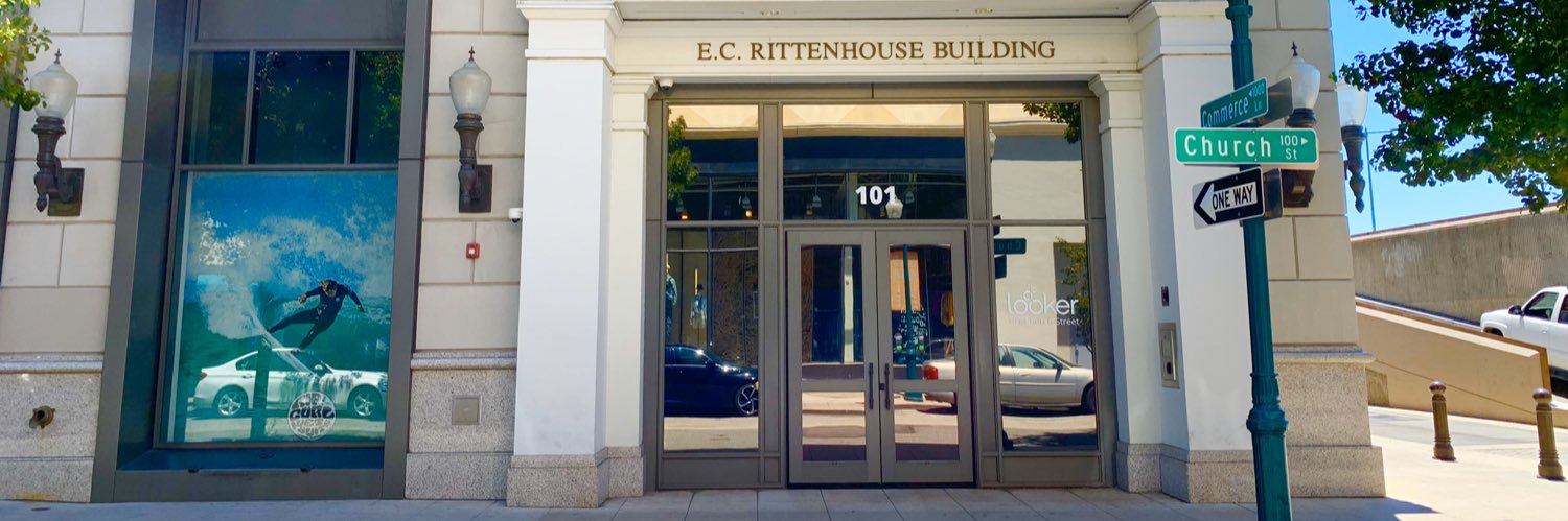 tomoya | Looker banner