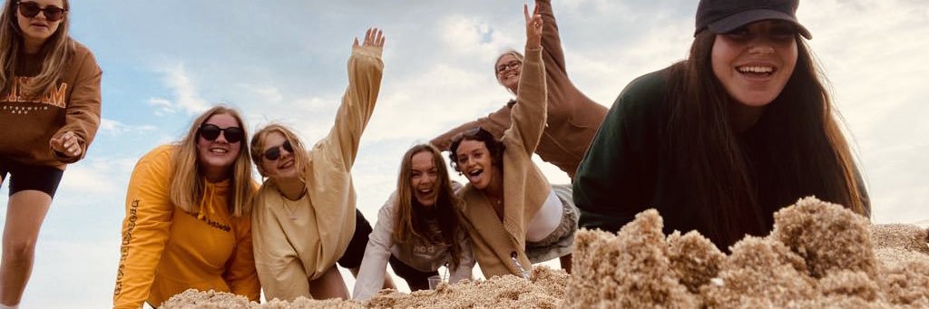 leahwalkerr_'s profile banner image