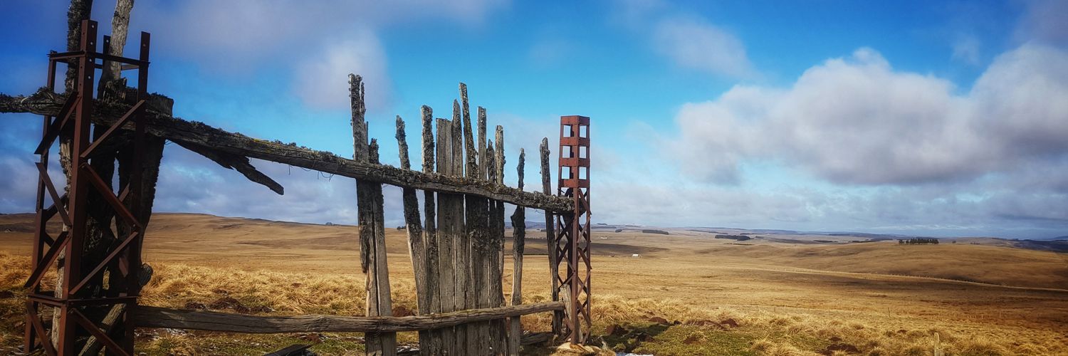 atraverspres's profile banner image