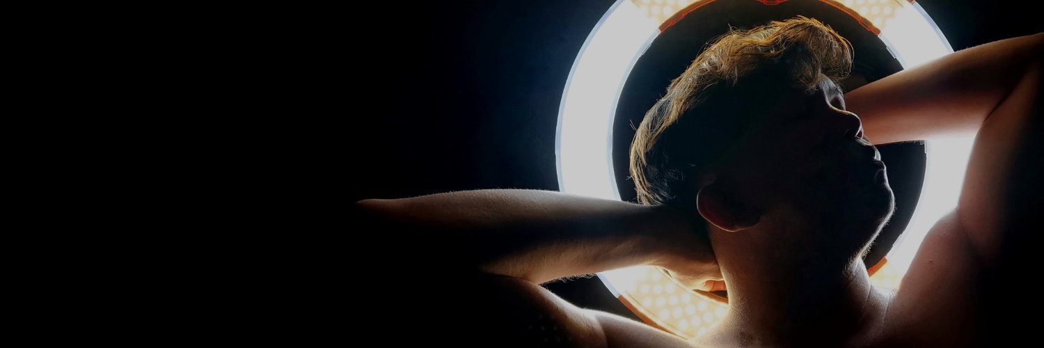 royoleav's profile banner image