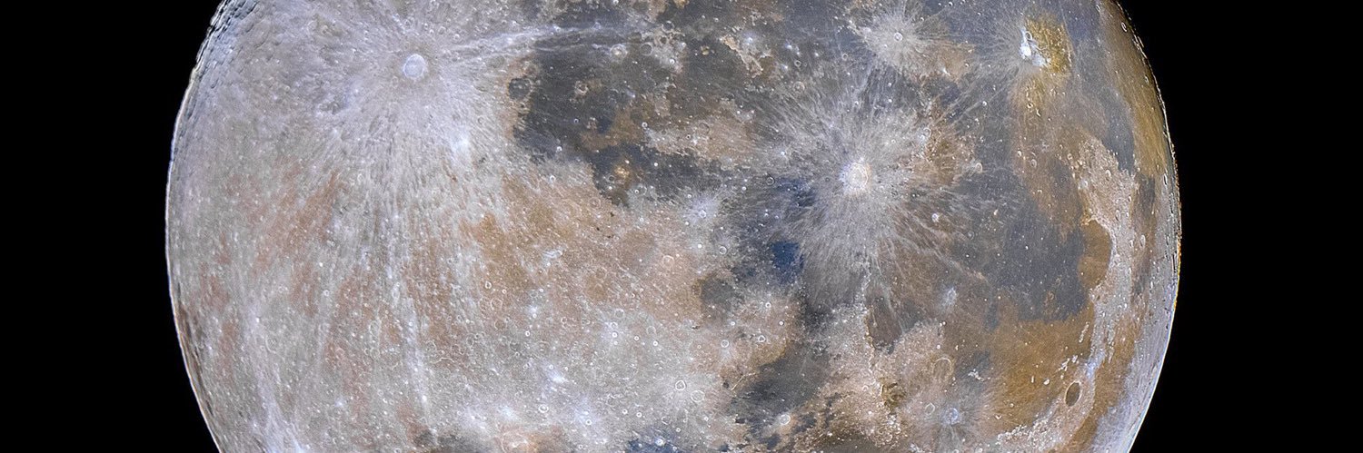 esmy_moon's profile banner image