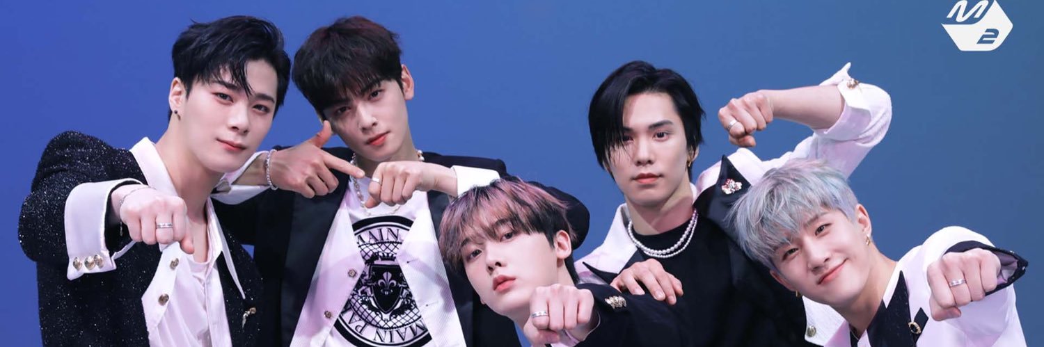 binnieloves's profile banner image