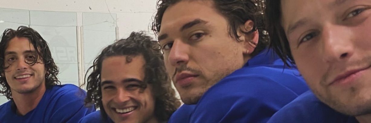 liz 📖| off campus era🏒 banner