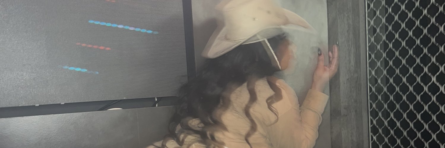 theefoxyway's profile banner image