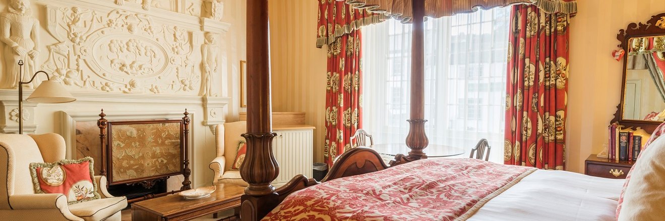 The Luttrell Arms banner