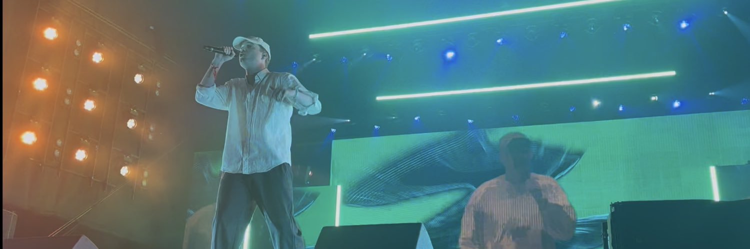 Livv__ia's profile banner image