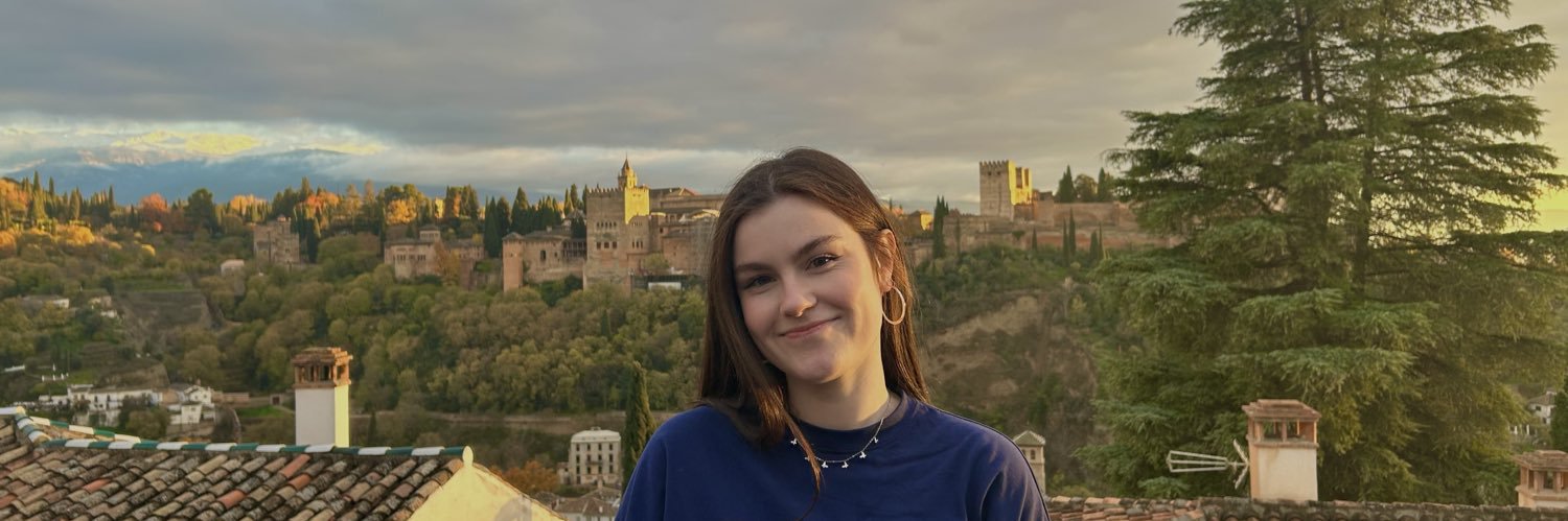 LuciaCirez's profile banner image
