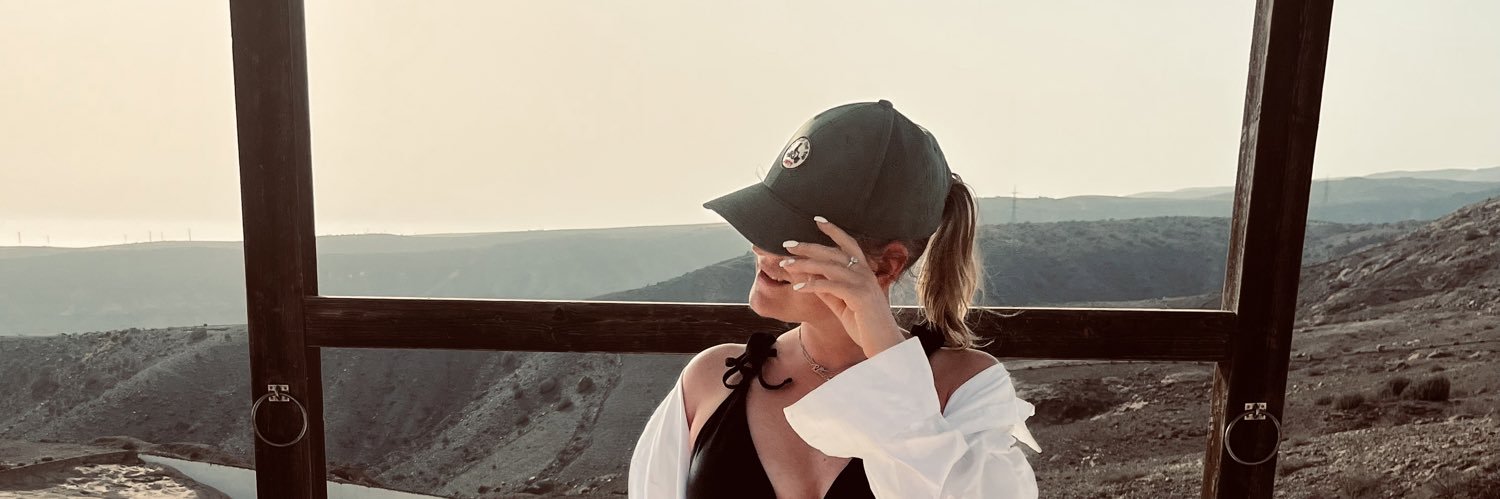 RoxaneClt_'s profile banner image